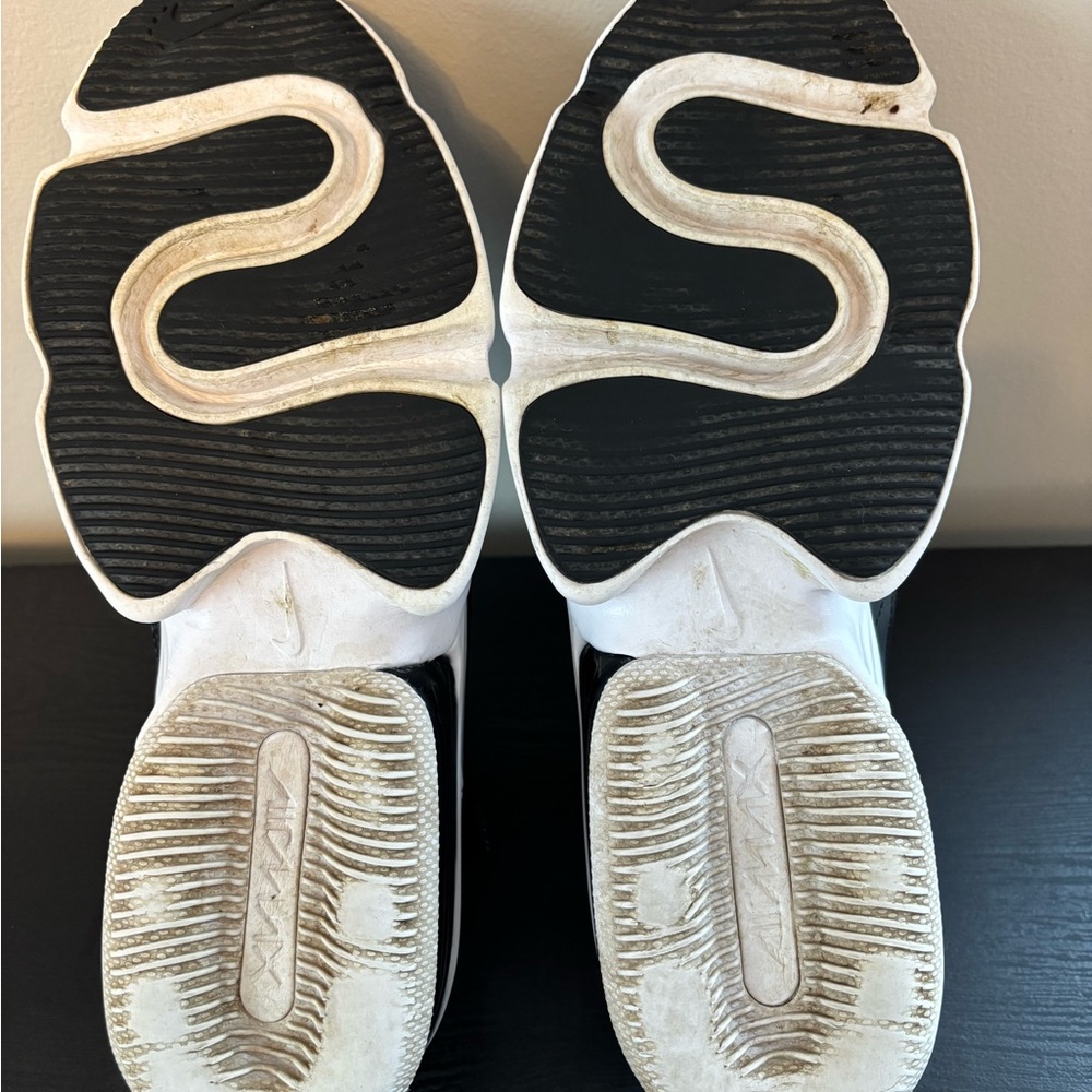 Nike Black and White Women's Air Max Sneakers - Picture 6 of 7